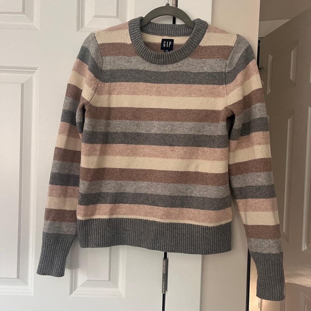 GAP Gray, Cream, and Tan Crew Neck Sweater